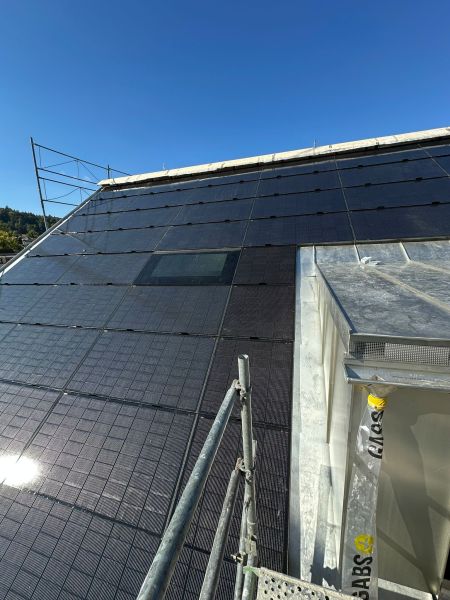 Komplettes Integral-Dach am Zürichsee – B-Solartec AG (Aufnahme 2)